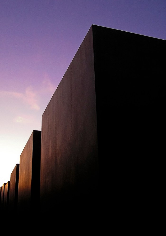 monoliths by lamnatos