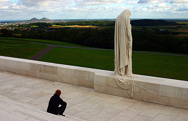 Vimy Ridge: the Canada Mourns Statue