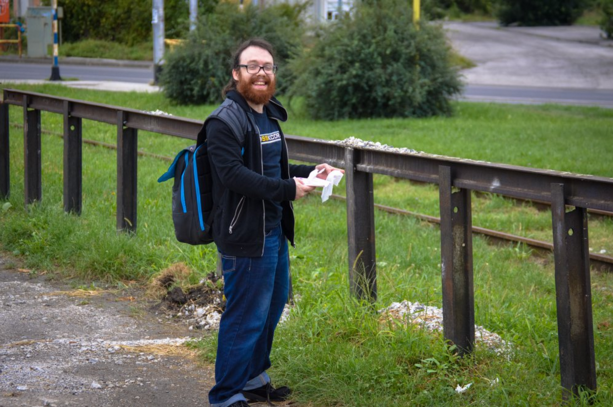 weev does not wish to illegally transport dog shit across international borders